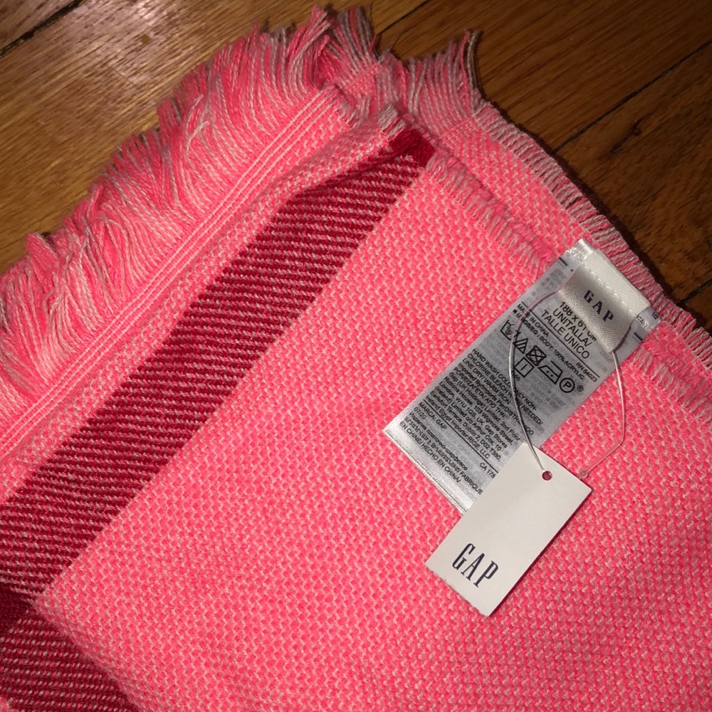 Gap scarf NWT